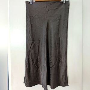 Quince 100% washable silk skirt, size L large. Flowy midi silk skirt